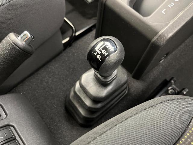 ジムニーノマド ＦＣ　登録済未使用車　４ＷＤ　衝突軽減装置　レーダークルーズ　ＬＥＤヘッド　オートライト　ヘッドライトウォッシャー　前席シートヒーター　オートエアコン　車線逸脱警報　アイドリングストップ　スマートキー（23枚目）
