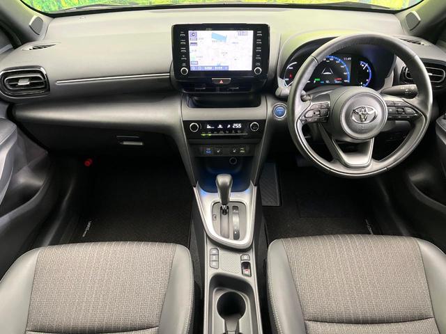 ヤリスクロス ハイブリッドＺ　禁煙車　純正８型ＤＡ　Ｂｌｕｅｔｏｏｔｈ再生　全周囲カメラ　衝突軽減装置　レーダークルーズ　コーナーセンサー　１００Ｖ電源　電動リアゲート　ハーフレザーシート　パワーシート　ＬＥＤヘッド　ＥＴＣ（2枚目）
