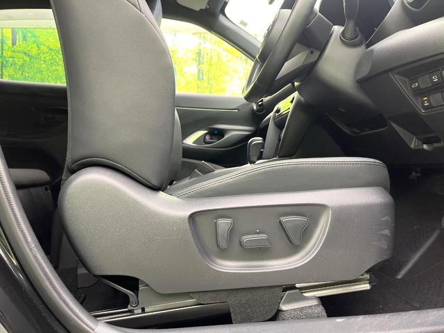 ヤリスクロス ハイブリッドＺ　禁煙車　純正８型ＤＡ　Ｂｌｕｅｔｏｏｔｈ再生　全周囲カメラ　衝突軽減装置　レーダークルーズ　コーナーセンサー　１００Ｖ電源　電動リアゲート　ハーフレザーシート　パワーシート　ＬＥＤヘッド　ＥＴＣ（35枚目）