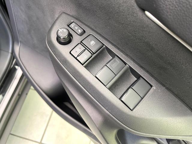 ヤリスクロス ハイブリッドＺ　禁煙車　純正８型ＤＡ　Ｂｌｕｅｔｏｏｔｈ再生　全周囲カメラ　衝突軽減装置　レーダークルーズ　コーナーセンサー　１００Ｖ電源　電動リアゲート　ハーフレザーシート　パワーシート　ＬＥＤヘッド　ＥＴＣ（48枚目）