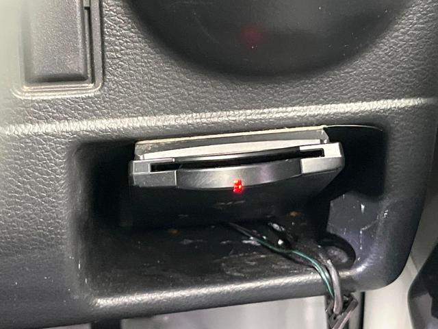 キャリイトラック KX 4WD 禁煙車 純正オーディオ 衝突軽減装置 レーンアシスト 踏み間違い防止装置 オートハイビーム フロントフォグランプ 荷台作業灯 キーレスキー ETC(6枚目)