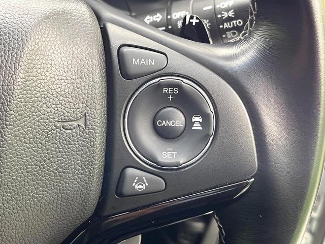 ヴェゼル ハイブリッドＺ・ホンダセンシング　禁煙車　純正８インチナビ　バックカメラ　フルセグ　ＣＤ／ＤＶＤ再生　Ｂｌｕｅｔｏｏｔｈ接続　衝突軽減装置　アダプティブクルコン　ＬＥＤヘッド／フォグライト　オートハイビーム　前席シートヒーター　ＥＴＣ（6枚目）