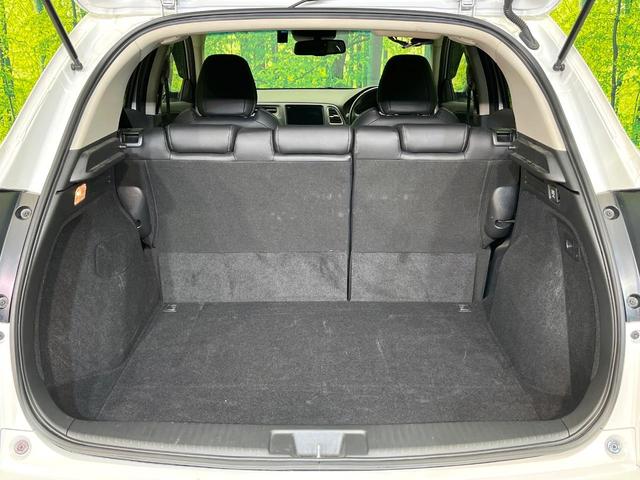 ヴェゼル ハイブリッドＺ・ホンダセンシング　禁煙車　純正８インチナビ　バックカメラ　フルセグ　ＣＤ／ＤＶＤ再生　Ｂｌｕｅｔｏｏｔｈ接続　衝突軽減装置　アダプティブクルコン　ＬＥＤヘッド／フォグライト　オートハイビーム　前席シートヒーター　ＥＴＣ（11枚目）