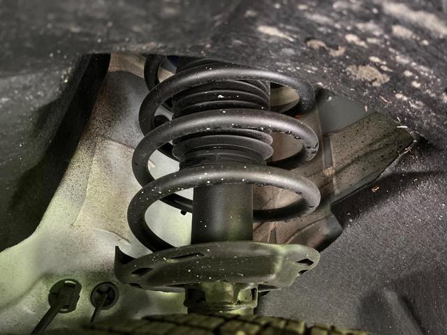 ヴェゼル ハイブリッドＺ・ホンダセンシング　禁煙車　純正８インチナビ　バックカメラ　フルセグ　ＣＤ／ＤＶＤ再生　Ｂｌｕｅｔｏｏｔｈ接続　衝突軽減装置　アダプティブクルコン　ＬＥＤヘッド／フォグライト　オートハイビーム　前席シートヒーター　ＥＴＣ（20枚目）