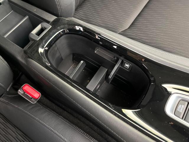 ヴェゼル ハイブリッドＺ・ホンダセンシング　禁煙車　純正８インチナビ　バックカメラ　フルセグ　ＣＤ／ＤＶＤ再生　Ｂｌｕｅｔｏｏｔｈ接続　衝突軽減装置　アダプティブクルコン　ＬＥＤヘッド／フォグライト　オートハイビーム　前席シートヒーター　ＥＴＣ（42枚目）