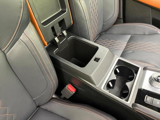 アウトランダーPHEV P 4WD 禁煙車 サンルーフ 純正9型ナビ 全周囲カメラ フルセグ Bluetooth BOSEサウンド 衝突軽減装置 LEDヘッド/フォグ オートハイビーム シーケンシャルターンランプ 電動リアゲート(40枚目)