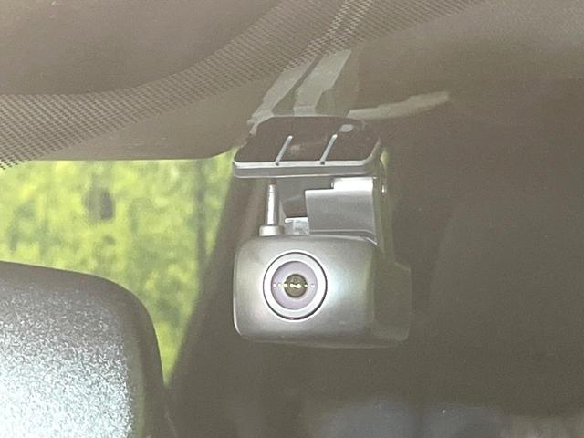 アウトランダーPHEV P 4WD 禁煙車 サンルーフ 純正9型ナビ 全周囲カメラ フルセグ Bluetooth BOSEサウンド 衝突軽減装置 LEDヘッド/フォグ オートハイビーム シーケンシャルターンランプ 電動リアゲート(58枚目)