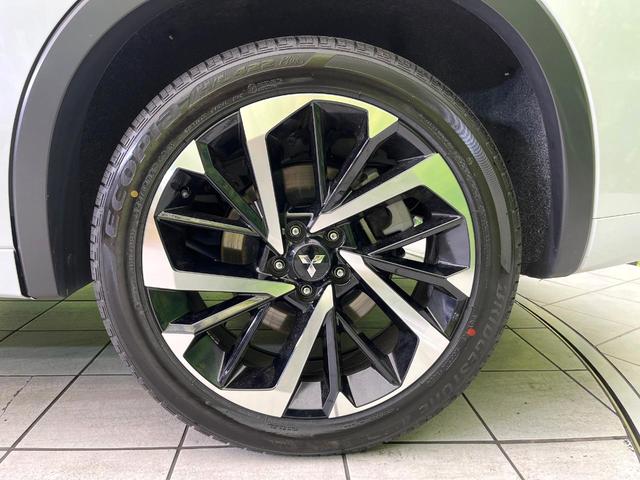 アウトランダーPHEV P 4WD 禁煙車 サンルーフ 純正9型ナビ 全周囲カメラ フルセグ Bluetooth BOSEサウンド 衝突軽減装置 LEDヘッド/フォグ オートハイビーム シーケンシャルターンランプ 電動リアゲート(60枚目)