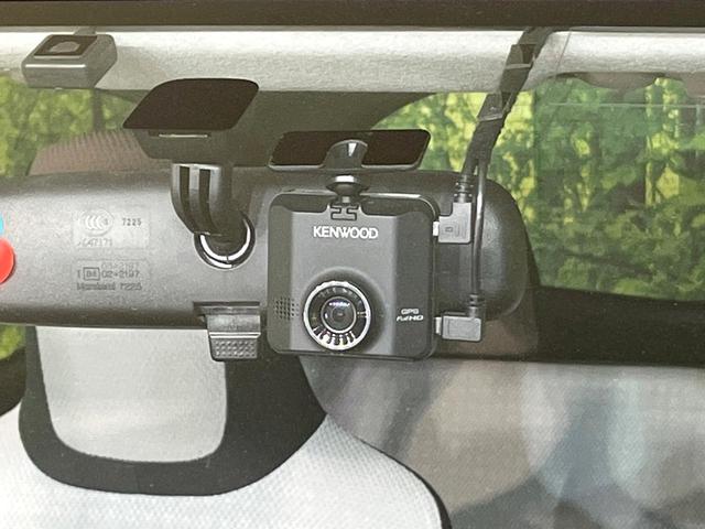 【ドライブレコーダー】安心・安全なカーライフに必須のドライブレコーダーを装備！走行中はもちろん、あおり運転や事故に遭遇した際の状況も映像で記録し、万一のリスクに備えます。