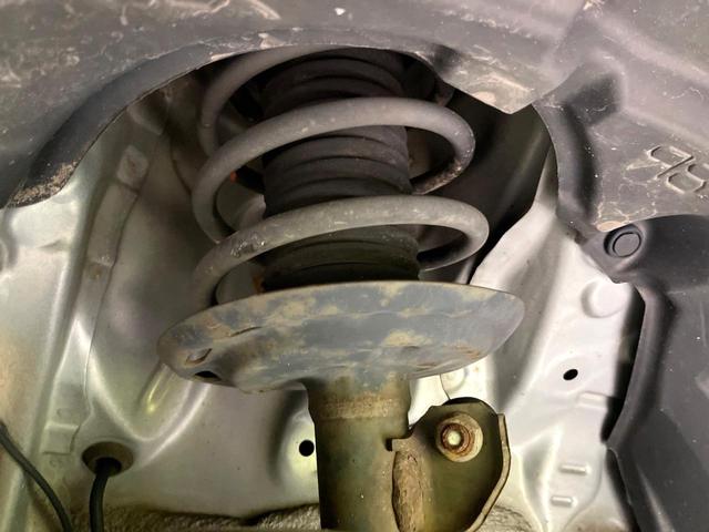 お車を安心してお乗りいただく為には、足回りの定期点検が欠かせません。サービスサポート（有償保証）では無料点検もご提供しており、安心のカーライフをお過ごしいただけるサポート体制が整っています。