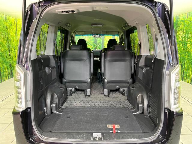 ステップワゴンスパーダ Z クールスピリット 禁煙車 後席モニター 純正9型ナビ DVD/CD再生 バックカメラ 両側電動スライド ハーフレザーシート HIDヘッド オートライト オートエアコン リアエアコン 純正17インチアルミホイール ETC(12枚目)