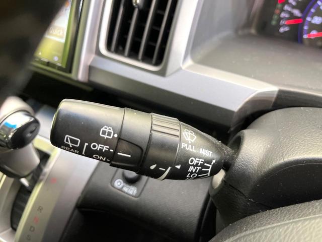 ステップワゴンスパーダ Z クールスピリット 禁煙車 後席モニター 純正9型ナビ DVD/CD再生 バックカメラ 両側電動スライド ハーフレザーシート HIDヘッド オートライト オートエアコン リアエアコン 純正17インチアルミホイール ETC(24枚目)