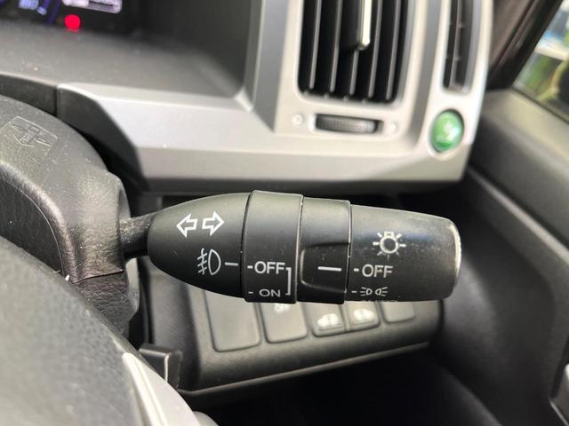 ステップワゴンスパーダ Z クールスピリット 禁煙車 後席モニター 純正9型ナビ DVD/CD再生 バックカメラ 両側電動スライド ハーフレザーシート HIDヘッド オートライト オートエアコン リアエアコン 純正17インチアルミホイール ETC(25枚目)