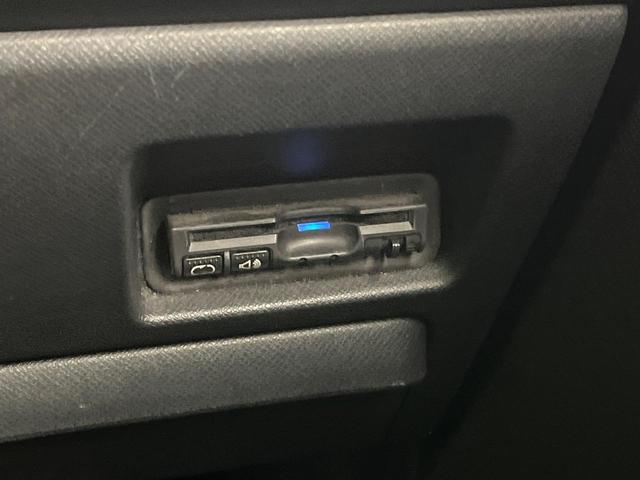 ステップワゴンスパーダ Z クールスピリット 禁煙車 後席モニター 純正9型ナビ DVD/CD再生 バックカメラ 両側電動スライド ハーフレザーシート HIDヘッド オートライト オートエアコン リアエアコン 純正17インチアルミホイール ETC(32枚目)