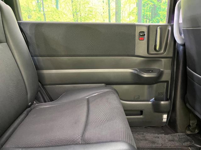 ステップワゴンスパーダ Z クールスピリット 禁煙車 後席モニター 純正9型ナビ DVD/CD再生 バックカメラ 両側電動スライド ハーフレザーシート HIDヘッド オートライト オートエアコン リアエアコン 純正17インチアルミホイール ETC(43枚目)