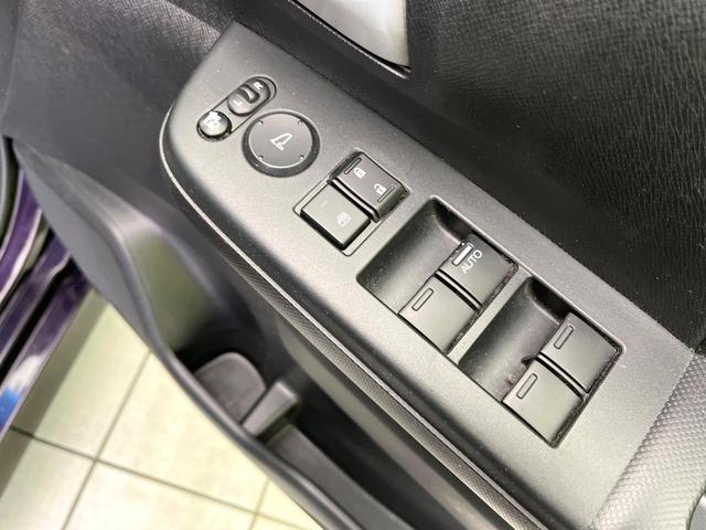 ステップワゴンスパーダ Z クールスピリット 禁煙車 後席モニター 純正9型ナビ DVD/CD再生 バックカメラ 両側電動スライド ハーフレザーシート HIDヘッド オートライト オートエアコン リアエアコン 純正17インチアルミホイール ETC(51枚目)