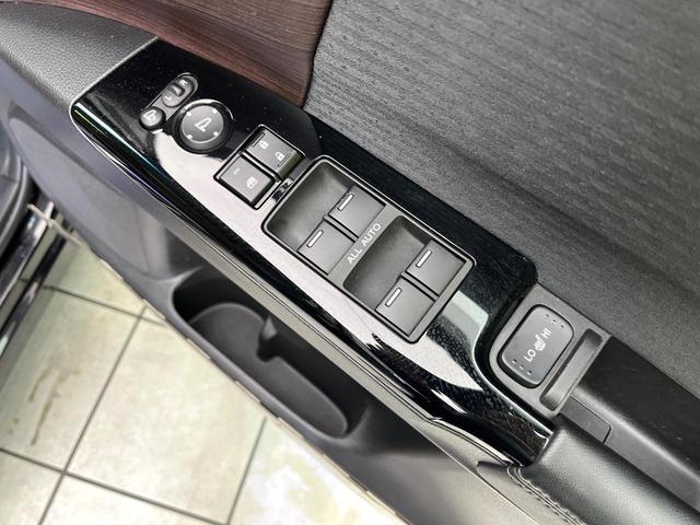 オデッセイハイブリッド e:HEVアブソルート・EX 禁煙車 純正10型ナビ 全周囲カメラ フルセグ CD/DVD再生 Bluetooth 衝突軽減装置 レーダークルコン LEDヘッド/フォグライト 両側電動スライドドア 前席シートヒーター ETC2.0(32枚目)