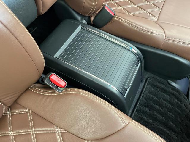 オデッセイハイブリッド e:HEVアブソルート・EX 禁煙車 純正10型ナビ 全周囲カメラ フルセグ CD/DVD再生 Bluetooth 衝突軽減装置 レーダークルコン LEDヘッド/フォグライト 両側電動スライドドア 前席シートヒーター ETC2.0(35枚目)