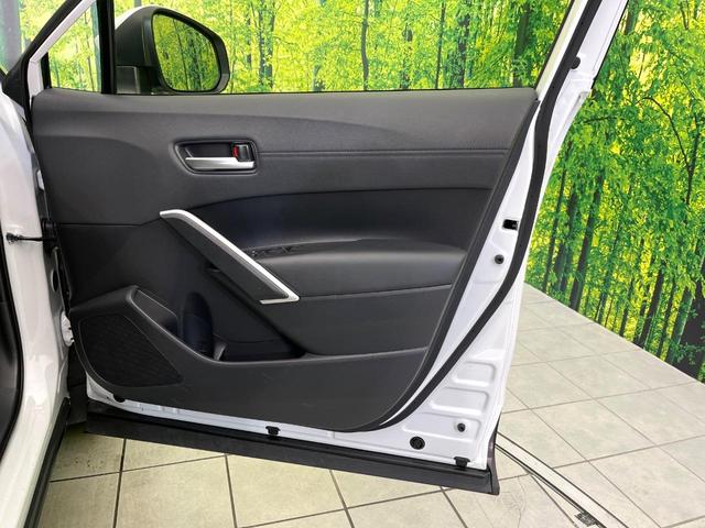 カローラクロス ハイブリッド Z 4WD 禁煙車 寒冷地仕様 純正10.5型ナビ 全周囲カメラ フルセグ Bluetooth再生 アドバンスドパーク 衝突軽減装置 LEDヘッド/フォグライト シーケンシャルターンランプ 電動リアゲート(33枚目)