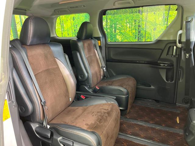 後部座席も気になるようなキズ・汚れやへたり等、大きなダメージはなく、良好な状態です。