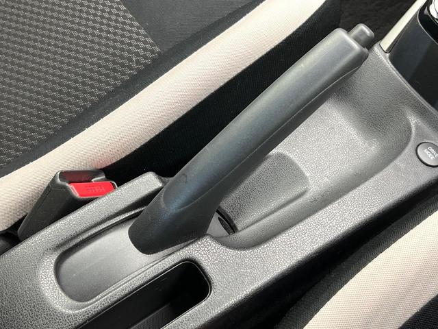 ノート e-パワー X 禁煙車 全周囲カメラ 衝突軽減装置 コーナーセンサー オートマチックハイビーム オートライト 車線逸脱警報 踏み間違い防止装置 横滑り防止装置 レーンアシスト デジタルインナーミラー オートエアコン(32枚目)