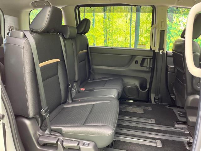 セレナ ハイウェイスターＶ　禁煙車　寒冷地仕様　純正１２型ナビ　全周囲カメラ　フルセグ　Ｂｌｕｅｔｏｏｔｈ　純正フリップダウンモニター　衝突軽減装置　ＬＥＤヘッド／フォグライト　オートハイビーム　プロパイロット　両側電動スライド（10枚目）
