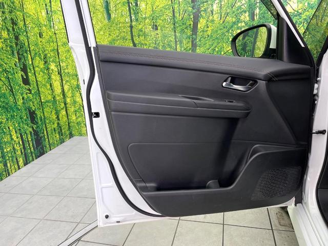 セレナ ハイウェイスターＶ　禁煙車　寒冷地仕様　純正１２型ナビ　全周囲カメラ　フルセグ　Ｂｌｕｅｔｏｏｔｈ　純正フリップダウンモニター　衝突軽減装置　ＬＥＤヘッド／フォグライト　オートハイビーム　プロパイロット　両側電動スライド（47枚目）