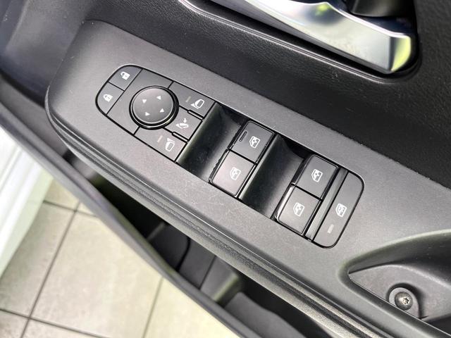 セレナ ハイウェイスターＶ　禁煙車　寒冷地仕様　純正１２型ナビ　全周囲カメラ　フルセグ　Ｂｌｕｅｔｏｏｔｈ　純正フリップダウンモニター　衝突軽減装置　ＬＥＤヘッド／フォグライト　オートハイビーム　プロパイロット　両側電動スライド（56枚目）