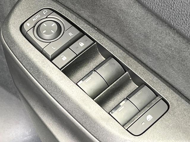 ヤリスクロス Z 禁煙車 後期型 純正8型DA 全周囲カメラ Bluetooth フルセグ 衝突軽減装置 レーダークルーズコントロール ハーフレザーシート 前席シートヒーター ステアリングヒーター LEDヘッドライト(34枚目)