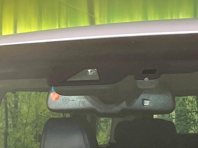 【トヨタセーフティセンス】走行中に前方の車両等を認識し、衝突しそうな時は警報とブレーキで衝突回避と被害軽減をアシスト。より安全にドライブをお楽しみいただけます。