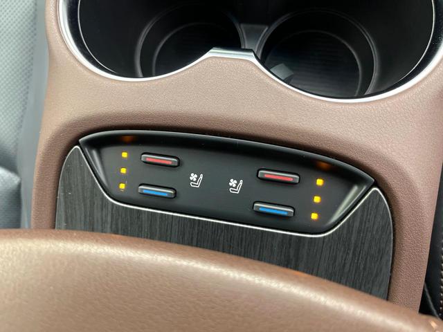 【シートベンチレーション】夏場は涼しい風でお尻や背中の熱やムレを防ぎ、冬はエアコンよりも早く温まってポカポカに！季節を問わず快適に過ごせます。