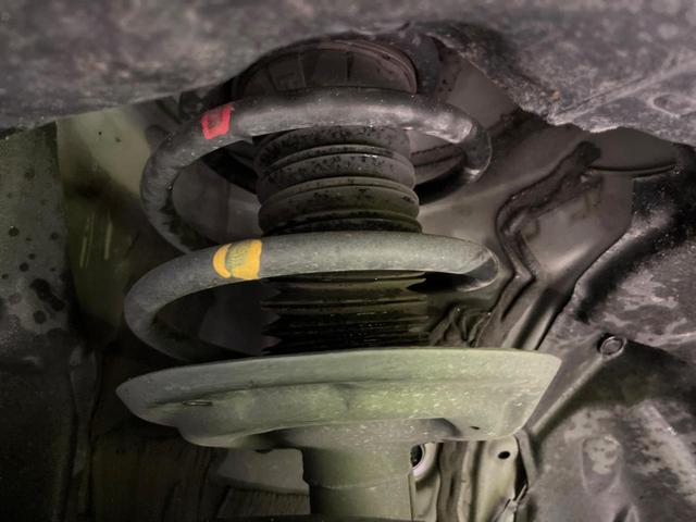 お車を安心してお乗りいただく為には、足回りの定期点検が欠かせません。サービスサポート（有償保証）では無料点検もご提供しており、安心のカーライフをお過ごしいただけるサポート体制が整っています。