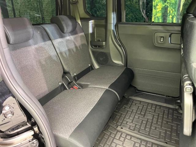 後部座席も気になるようなキズ・汚れやへたり等、大きなダメージはなく、良好な状態です。