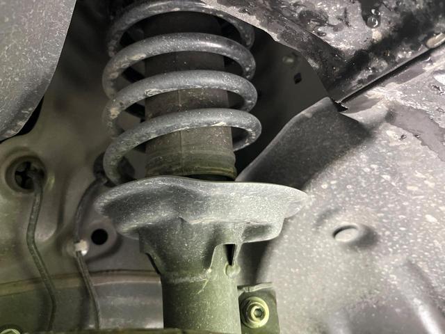 お車を安心してお乗りいただく為には、足回りの定期点検が欠かせません。サービスサポート（有償保証）では無料点検もご提供しており、安心のカーライフをお過ごしいただけるサポート体制が整っています。