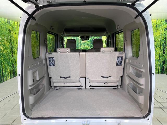 ラゲッジルームは、大容量のスペースを確保。普段のお買い物からレジャーまで、幅広く活躍してくれます！また、リアシートを倒すことでバリエーション豊かにお使いいただけます。