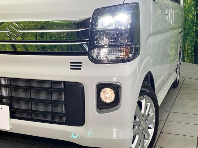 【ＬＥＤヘッドライト】悪天候や夜間走行時も良好な視界を確保し安心して運転できる高輝度ＬＥＤヘッドライトを装備！点灯速度が早く、消費電力も抑えられています。