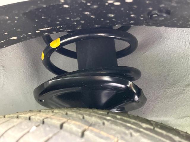 お車を安心してお乗りいただく為には、足回りの定期点検が欠かせません。サービスサポート（有償保証）では無料点検もご提供しており、安心のカーライフをお過ごしいただけるサポート体制が整っています。