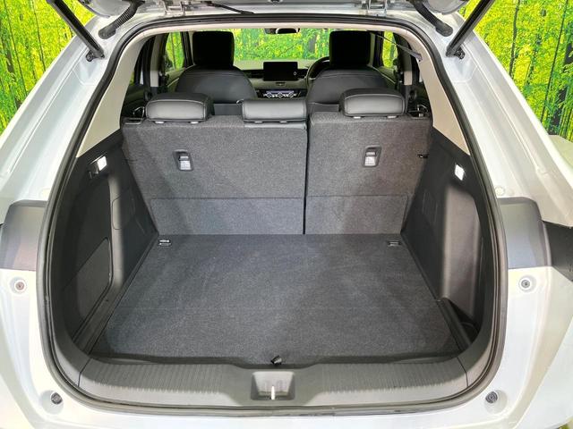 普段のお買い物や通勤、送迎等に十分な荷室スペースを確保しております。セカンドシートを倒すと、大きな荷物の積載も可能です♪