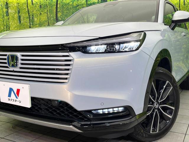 【ＬＥＤヘッドライト】悪天候や夜間走行時も良好な視界を確保し安心して運転できる高輝度ＬＥＤヘッドライトを装備！点灯速度が早く、消費電力も抑えられています。