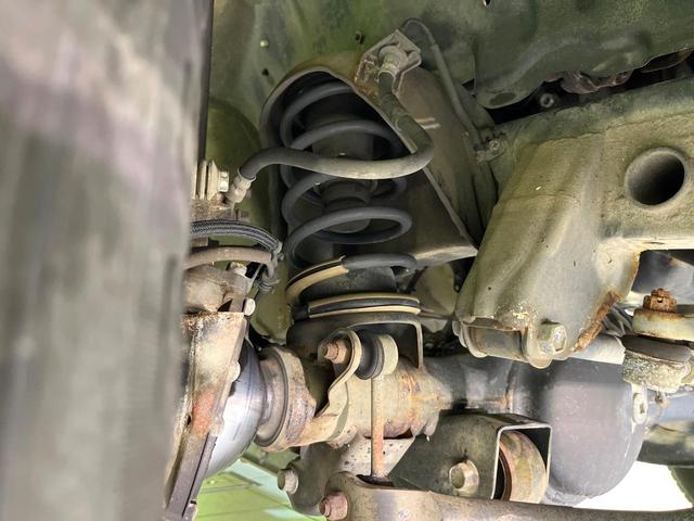 お車を安心してお乗りいただく為には、足回りの定期点検が欠かせません。サービスサポート（有償保証）では無料点検もご提供しており、安心のカーライフをお過ごしいただけるサポート体制が整っています。