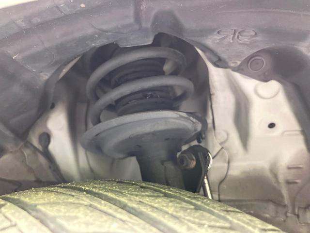 お車を安心してお乗りいただく為には、足回りの定期点検が欠かせません。サービスサポート（有償保証）では無料点検もご提供しており、安心のカーライフをお過ごしいただけるサポート体制が整っています。