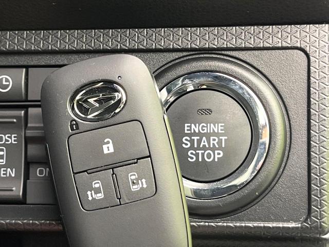 【キーフリーシステム】カバンやポケットに入れたままでもドアの施錠・解錠が可能なスマートキーを装備。エンジンのオン・オフ時もカギを取り出す必要が無いからとっても便利です♪