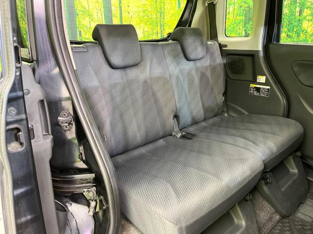 後部座席も気になるようなキズ・汚れやへたり等、大きなダメージはなく、良好な状態です。