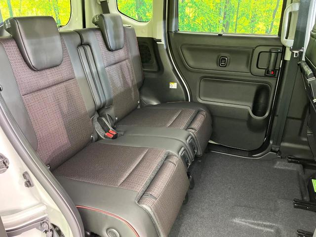 後部座席も気になるようなキズ・汚れやへたり等、大きなダメージはなく、良好な状態です。