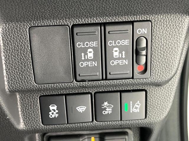 フリードハイブリッド ハイブリッド・Ｇ　禁煙車　純正９型ナビ　バックカメラ　Ｂｌｕｅｔｏｏｔｈ　ＣＤ／ＤＶＤ再生　純正フリップダウンモニター　衝突軽減装置　アダプティブクルコン　ＬＥＤヘッドライト　両側電動スライドドア　前席シートヒーター（7枚目）