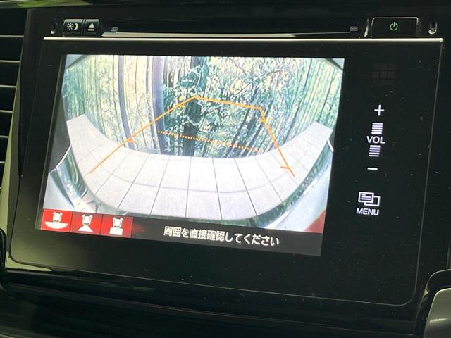 【バックカメラ】駐車時に後方がリアルタイム映像で確認できます。大型商業施設や立体駐車場での駐車時や、夜間のバック時に大活躍！運転スキルに関わらず、今や必須となった装備のひとつです！