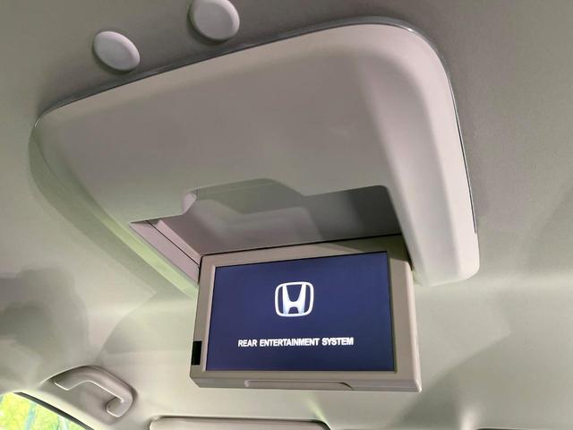 【フリップダウンモニター】大画面モニターで後席でもエンタメをお楽しみいただけます。小さなお子様にも大人気の装備です♪