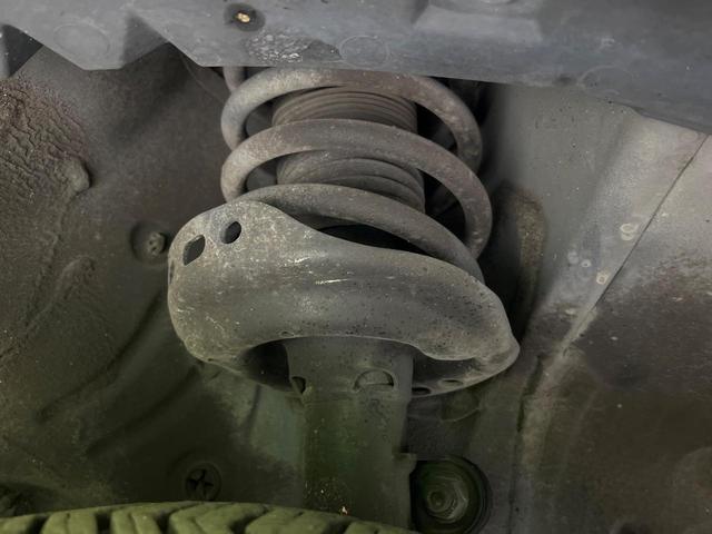 お車を安心してお乗りいただく為には、足回りの定期点検が欠かせません。サービスサポート（有償保証）では無料点検もご提供しており、安心のカーライフをお過ごしいただけるサポート体制が整っています。