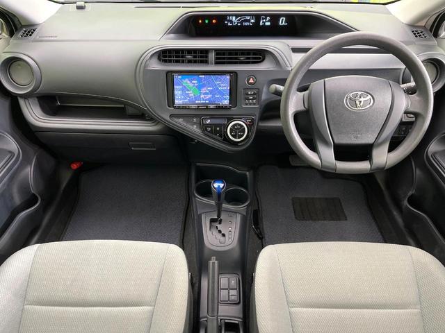 アクア L 禁煙車 メモリーナビ バックカメラ Bluetooth/CD/DVD再生 地デジ 衝突軽減装置 オートハイビーム 横滑り防止装置 オートエアコン キーレス 盗難防止装置 ETC プライバシーガラス(2枚目)