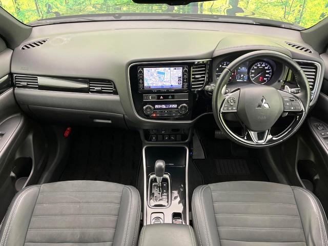 アウトランダー ブラックエディション　４ＷＤ　禁煙車　７人乗り　純正ナビ　全周囲カメラ　ＣＤ／ＤＶＤ／フルセグ　Ｂｌｕｅｔｏｏｔｈ接続　衝突軽減装置　レーダークルコン　ＬＥＤヘッドライト　オートハイビーム　前席シートヒーター　ルーフレール（2枚目）